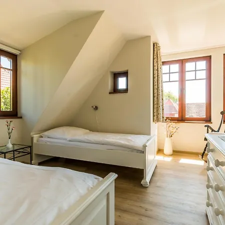Nele Nelsson Hus, Haven Hoeoevt *