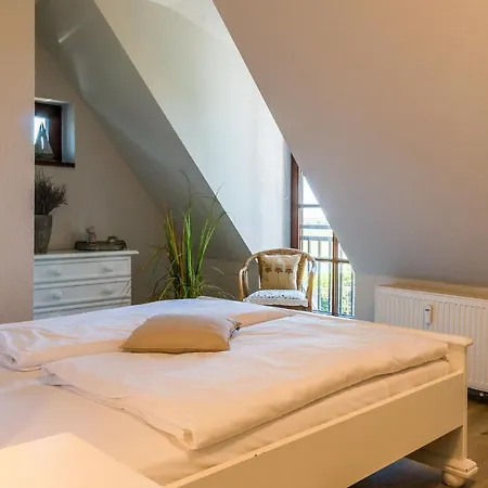 Nele Nelsson Hus, Haven Hoeoevt