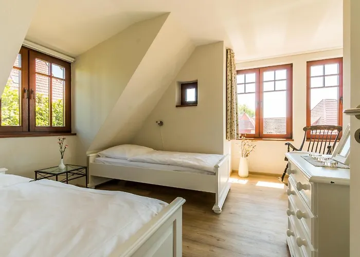 Nele Nelsson Hus, Haven Hoeoevt *
